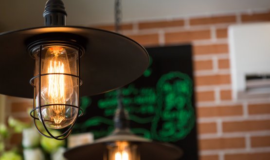 Odkryj, jak dobrać oświetlenie do swojego mieszkania. Zainspiruj się aranżacjami, które sprawią, że oświetlenie domu stanie się funkcjonalne i piękne.